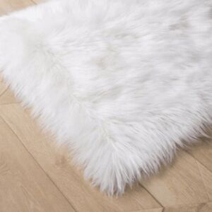 DANSO White Fluffy Faux Fur Rug 62”x39” / 5'x3'